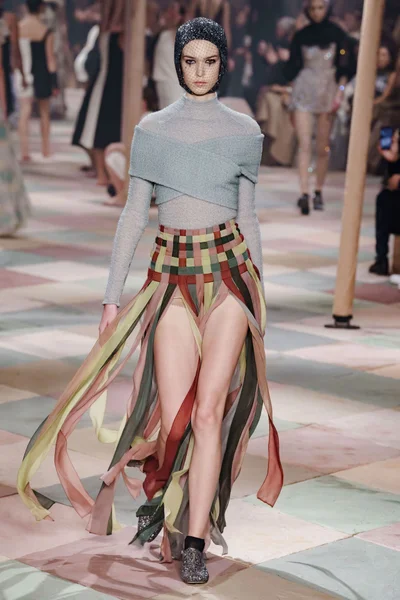Look 50
